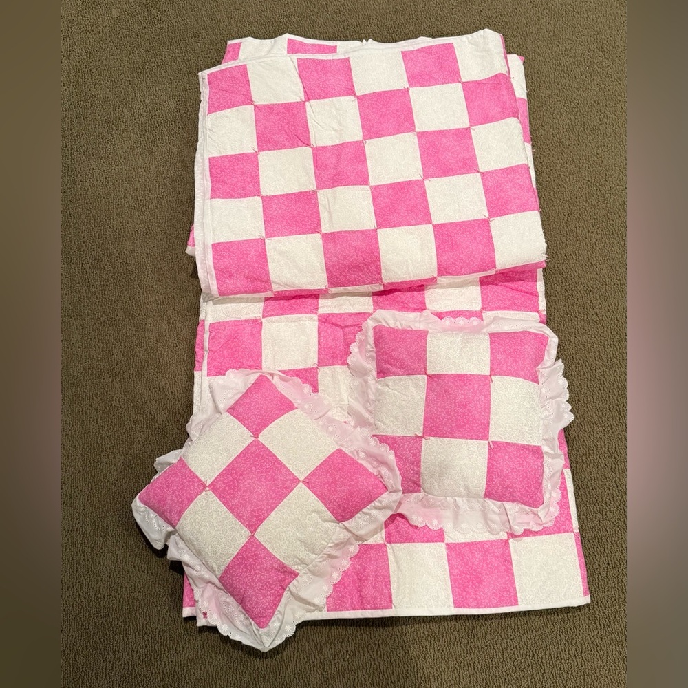 New Quilt & Set of Two Ruffled Shams plus pillows